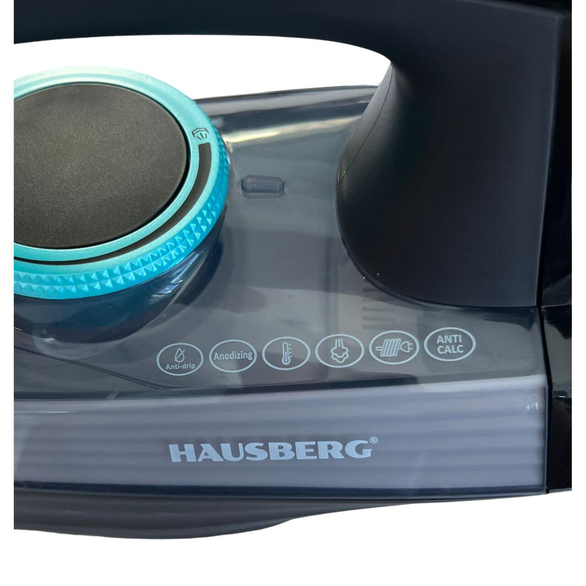 HAUSBERG HB-7825NG LED kijelzős gőzölős vasaló, titán talp, 3000 W, 11 hőmérsékletfokozat, 350 ml